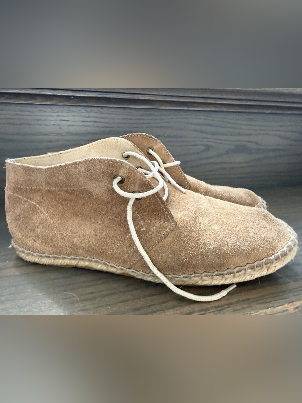 Womanโs Suede Chukka shoes in Light Brown